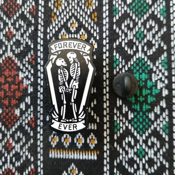 📍2/20$ Forever Ever Enamel Pin NWOT - Picture 3 of 6